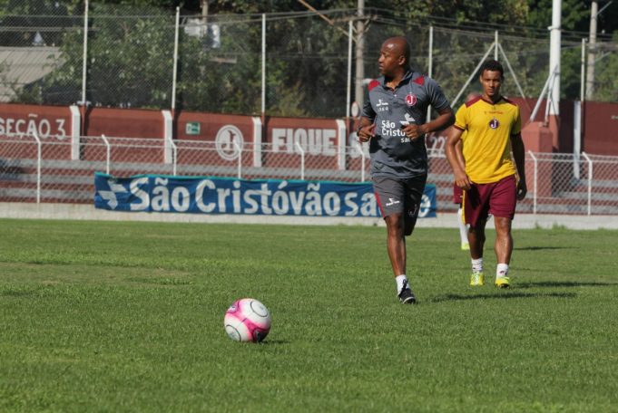 “Dar ênfase ao trabalho tático” é prioridade no Juventus, diz Edmilson de Jesus