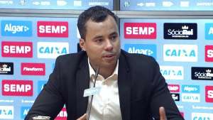 Marcado por time defensivo no Botafogo, Jair promete incorporar 'DNA' do Santos