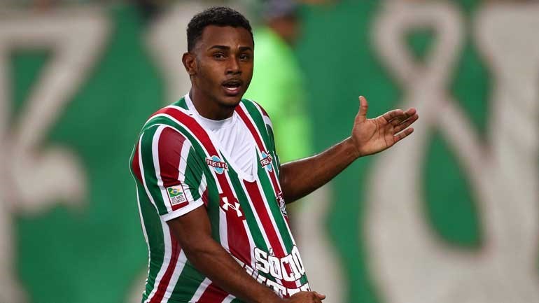 Sporting oficializa contratação do volante Wendel, do Fluminense