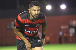 Descartado pelo Corinthians, Tréllez, do Vitória, pode pintar no Santos