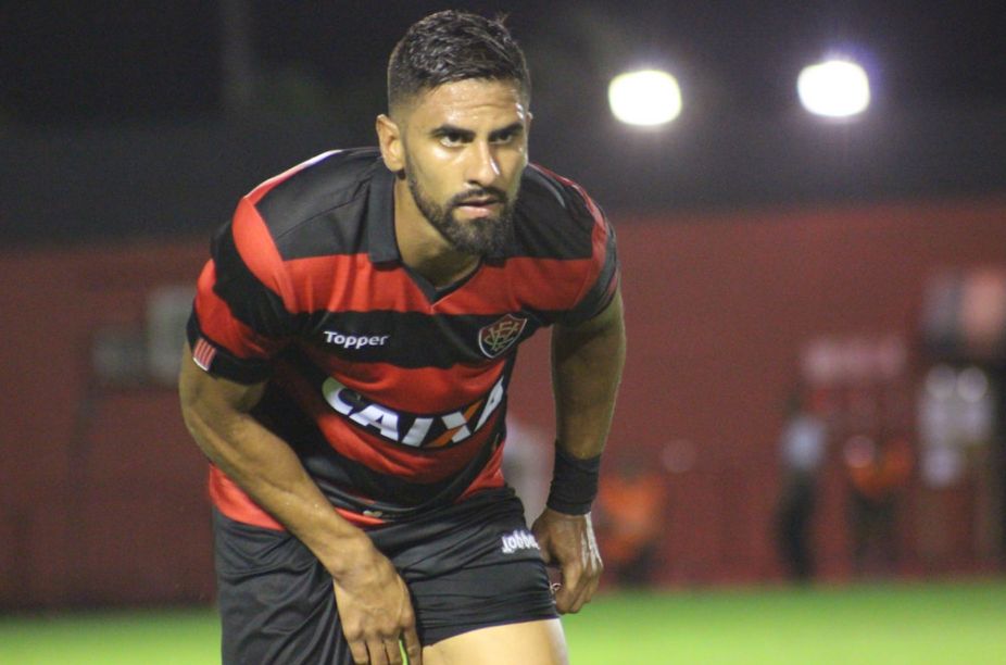 Descartado pelo Corinthians, Tréllez, do Vitória, pode pintar no Santos