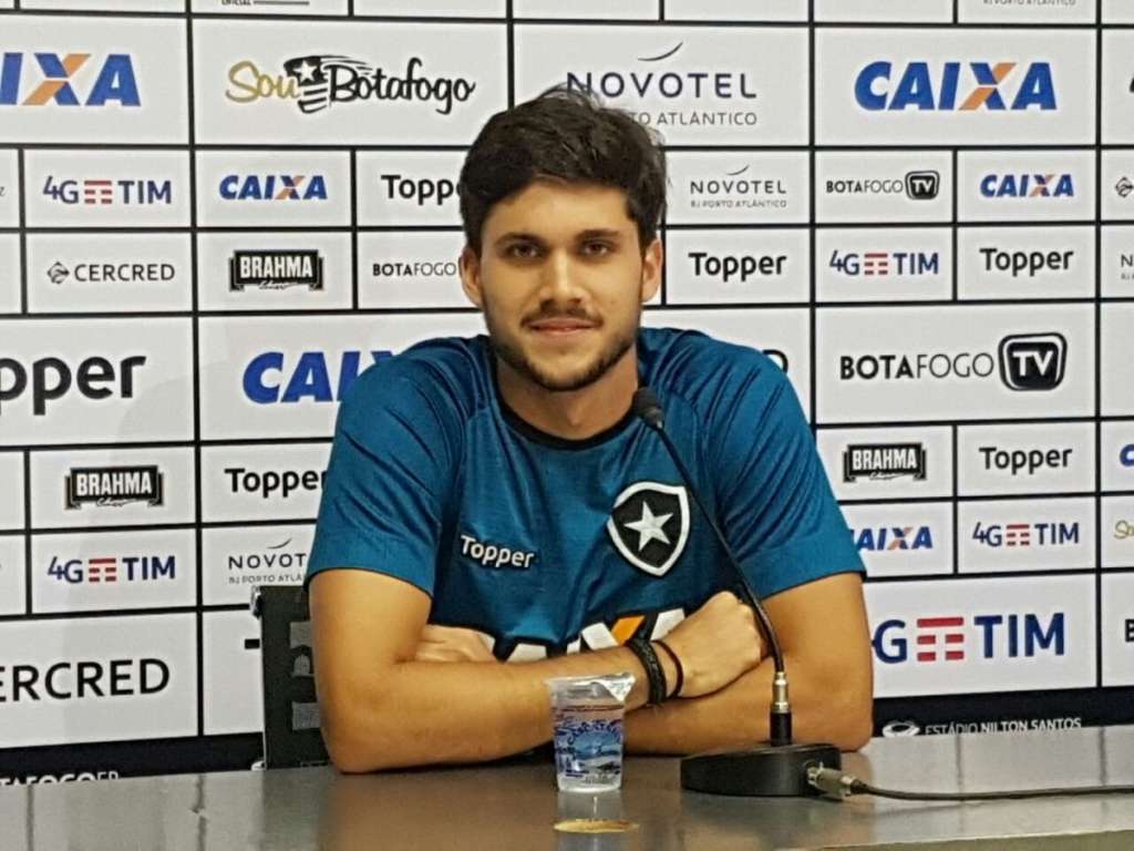 Mais experiente, Igor Rabello quer liderar Botafogo nas conquistas em 2018