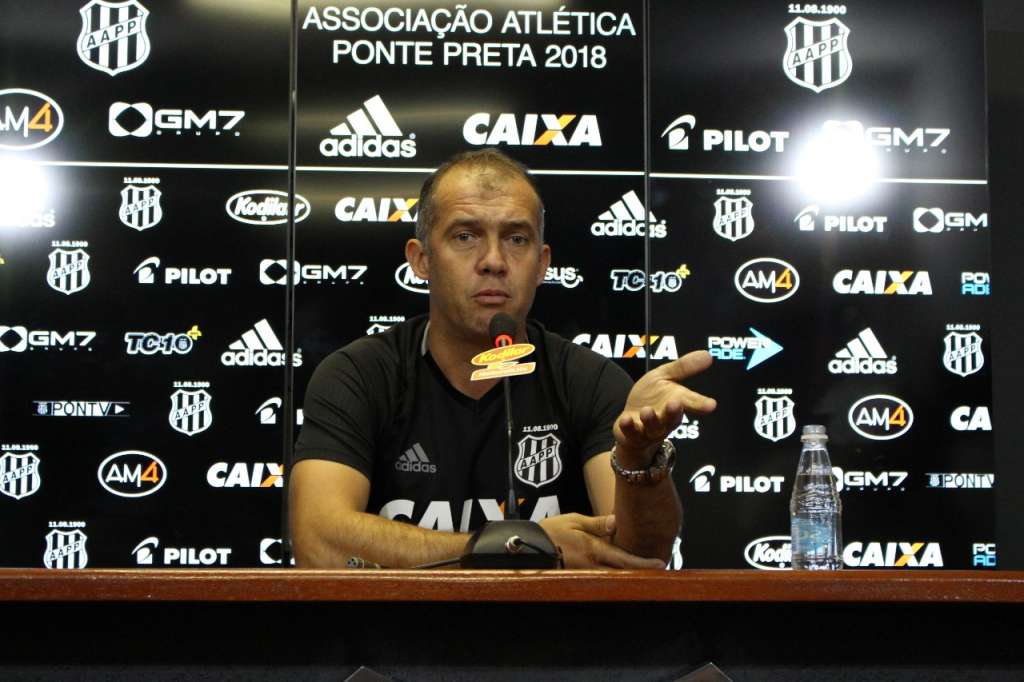 O técnico Eduardo Baptista disse que a Ponte Preta não pode errar nas contratações