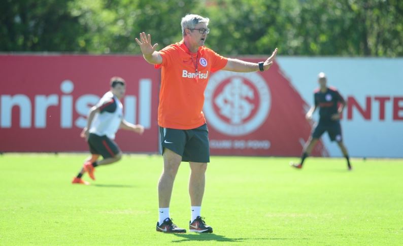 Ex-Botafogo é poupado de treino e Patrick ganha chance entre os titulares no Inter