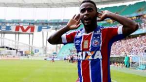 Corinthians encaminha venda de atacante que estava no Bahia para clube francês