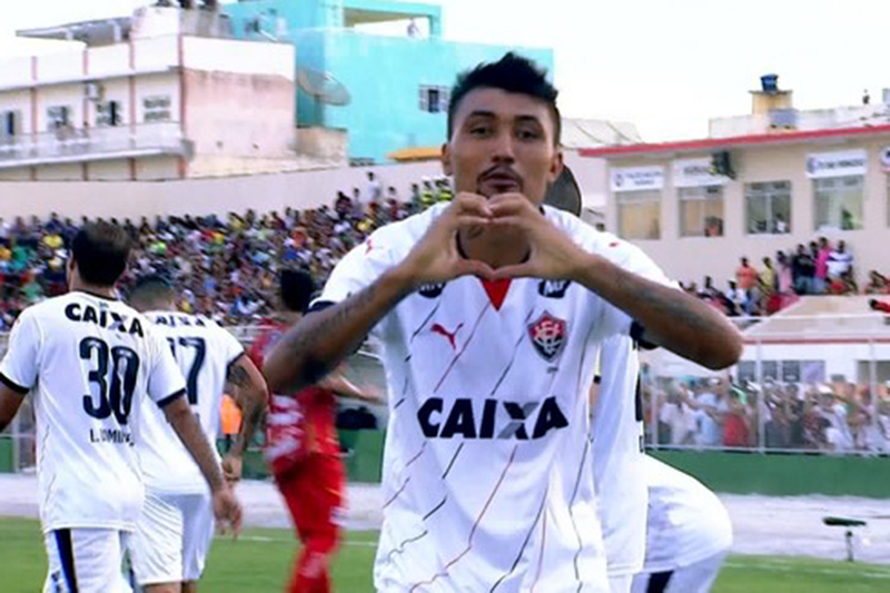 Sondado pelo Vasco, Kieza negocia com o Botafogo