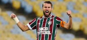 Corinthians confirma acerto verbal com o zagueiro Henrique, do Fluminense
