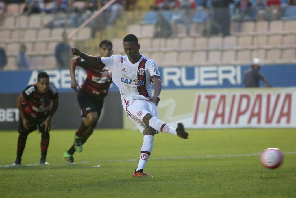 Flamengo vence o Oeste em Barueri e garante a liderança do Grupo 21