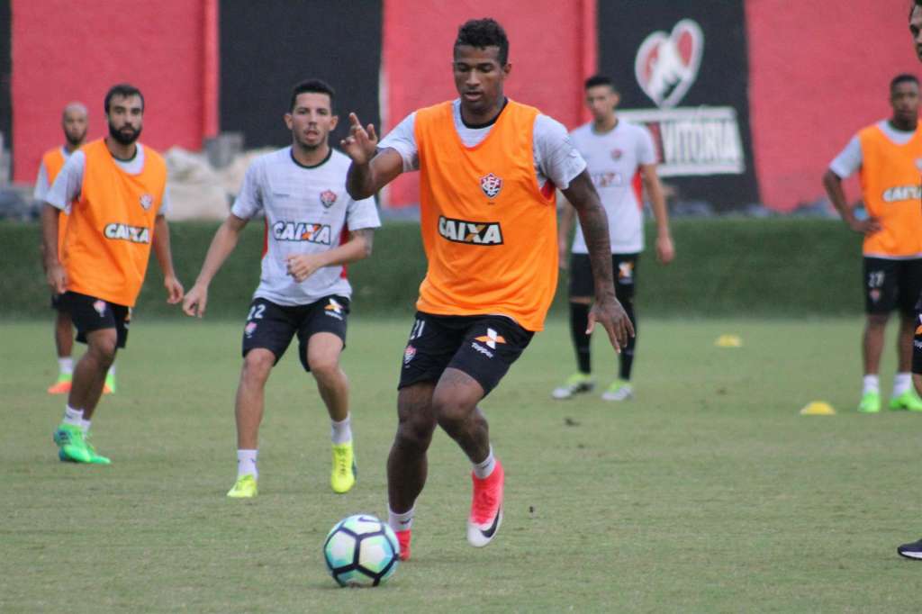 Após defender o Vitória no ano passado, René Santos acertou com o Atlético-GO