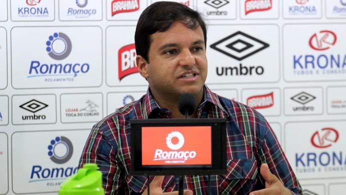 Catarinense: Júlio Rondinelli apresenta mais três reforços para o Tubarão