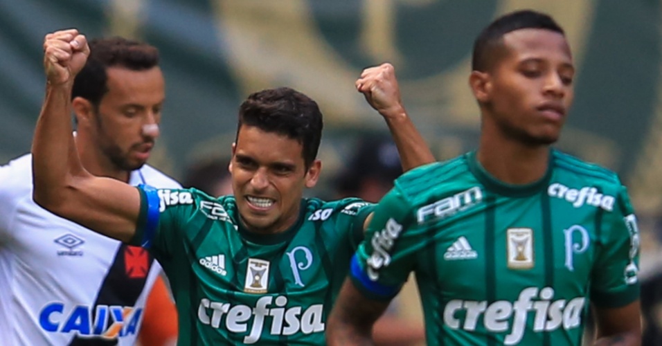 Lateral passa por cirurgia no joelho direito e volta ao Palmeiras em dois meses