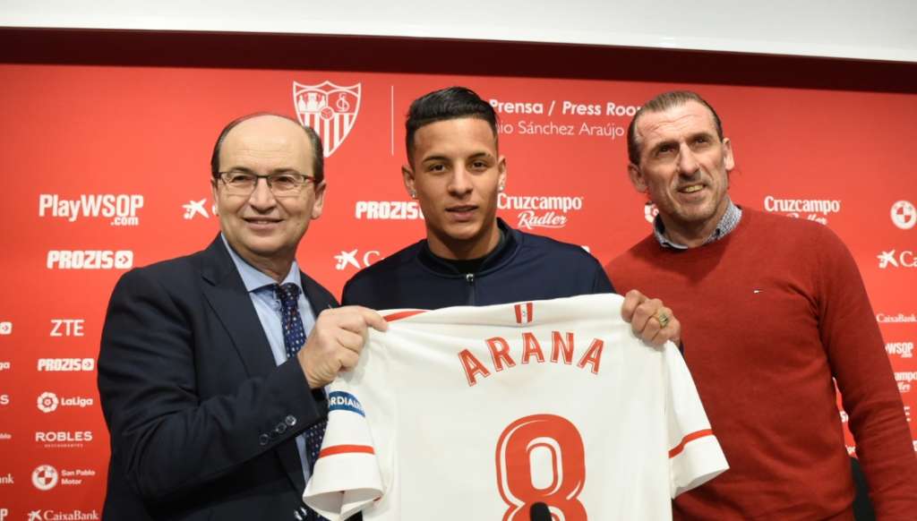 Apresentado pelo Sevilla, Arana revela inspiração em Roberto Carlos