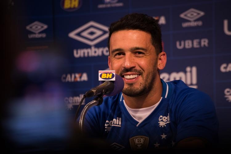 Edílson vê 'desafio' no Cruzeiro e ressalta força do elenco 
