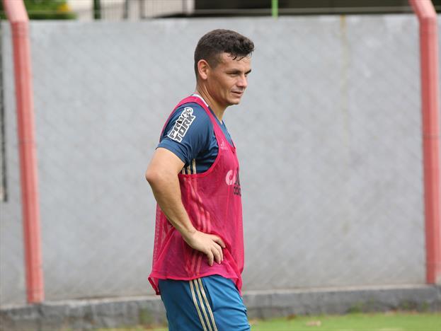 Campeão pelo América-MG, meia do Coritiba mira Série B como “grande objetivo”