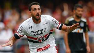 Empresário de Gilberto confirma ter negociação com o Corinthians