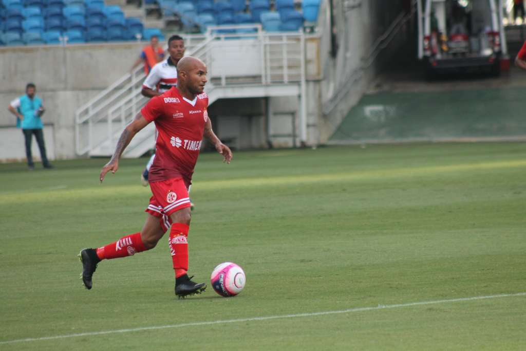 Juninho Tardelli comemora estreia em grande estilo e alerta: 