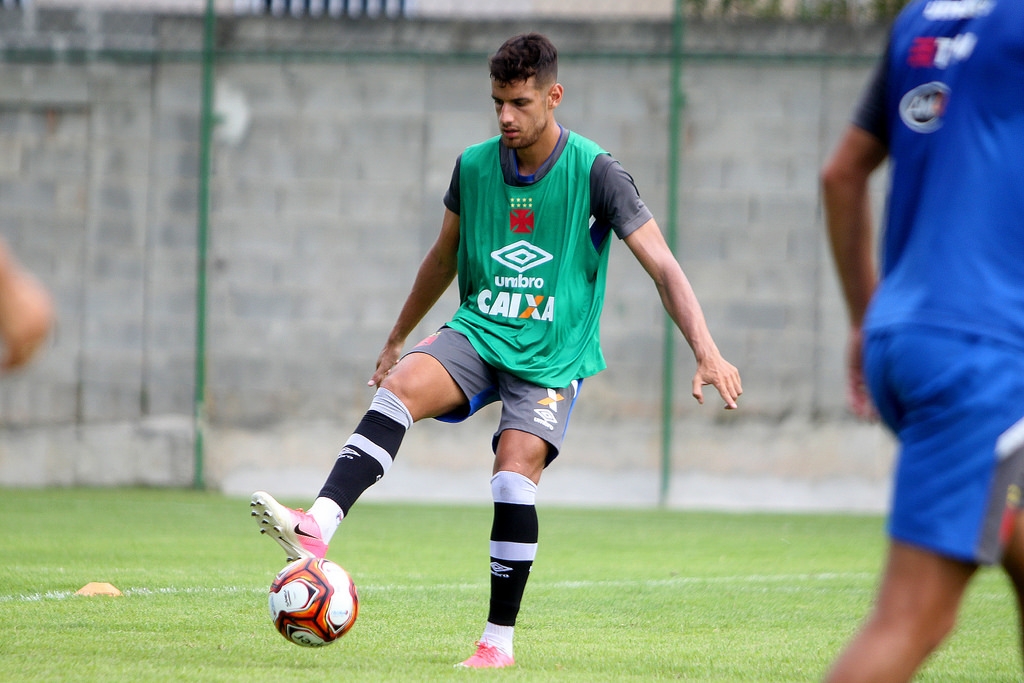 Carioca: Destaque em jogo-treino, Guilherme Costa aponta evolução do elenco vascaíno