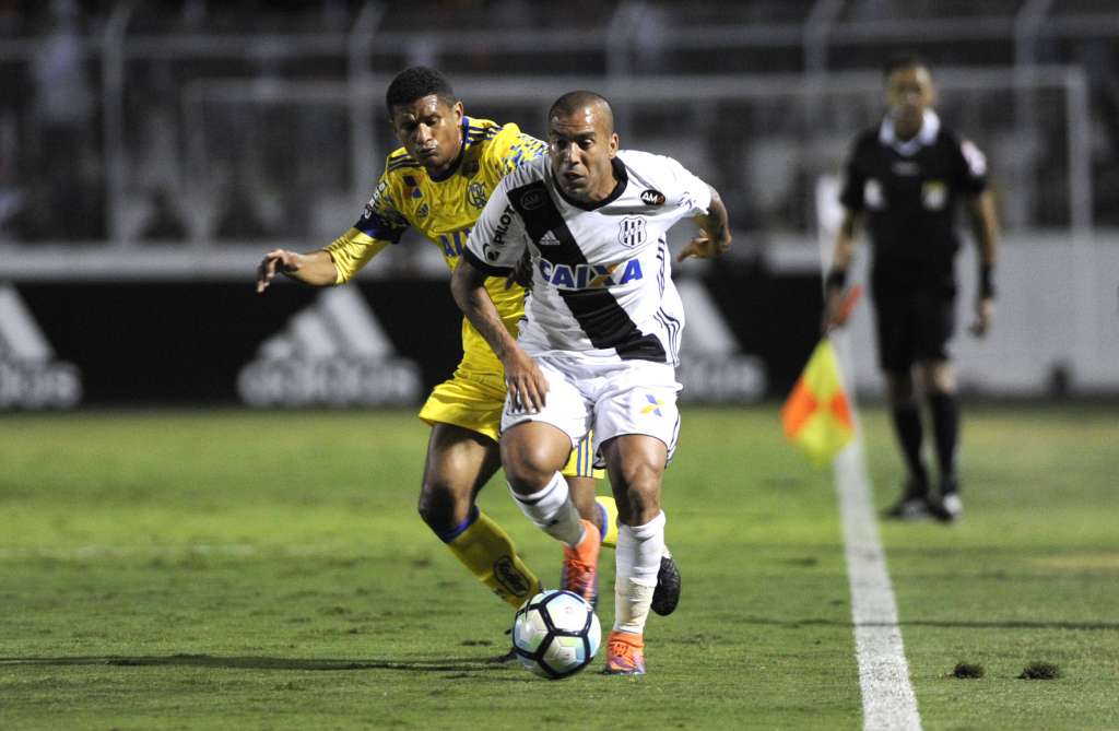 No ano passado, Emerson Sheik foi rebaixado com a Ponte Preta no Brasileirão