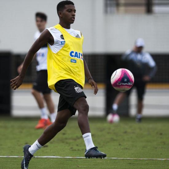 Rodrygo espera por mais chances no profissional do Santos 