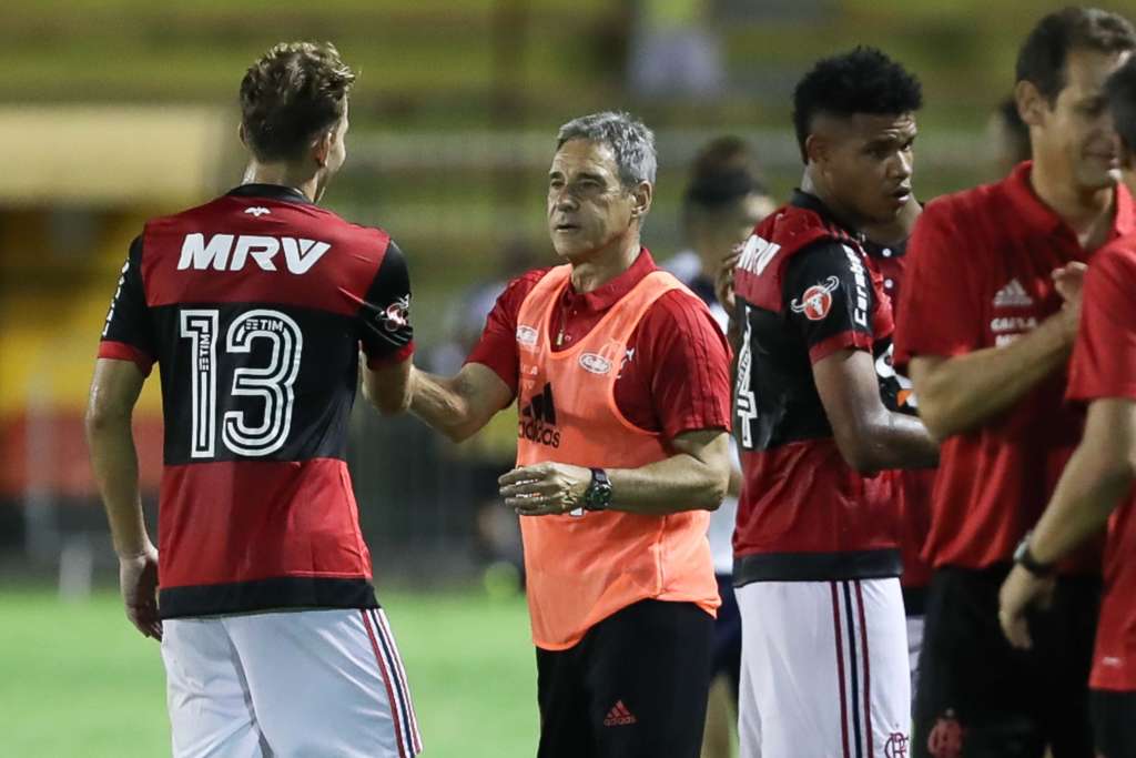 Carpegiani reestreou no comando do Flamengo nesta quarta