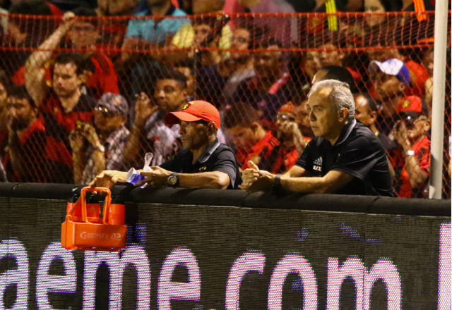 Nelsinho Baptista elogia produção do Sport em estreia no Pernambucano