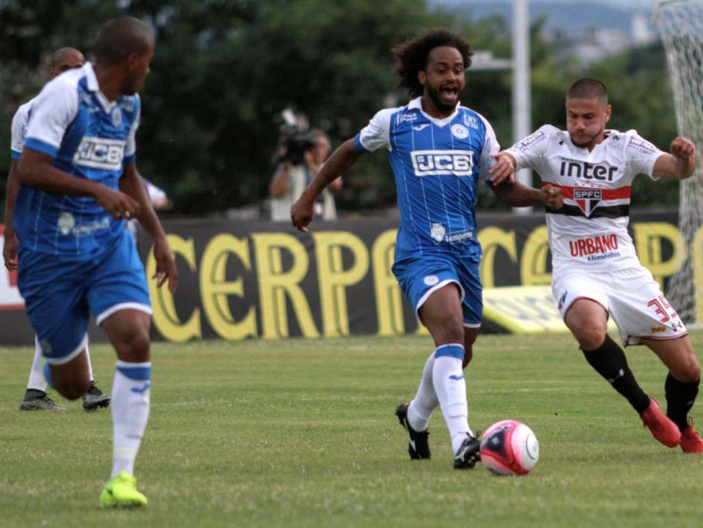 O São Bento está bem representado com três integrantes na Seleção FI, entre eles o técnico Paulo Roberto Santos (Foto: Jesus Vicente)