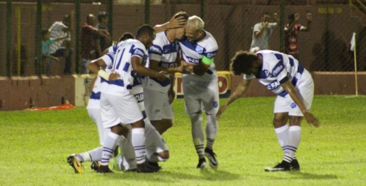 Taubaté festejou muitos os dois gols em Sertãozinho. Foto: Caíque Toledo