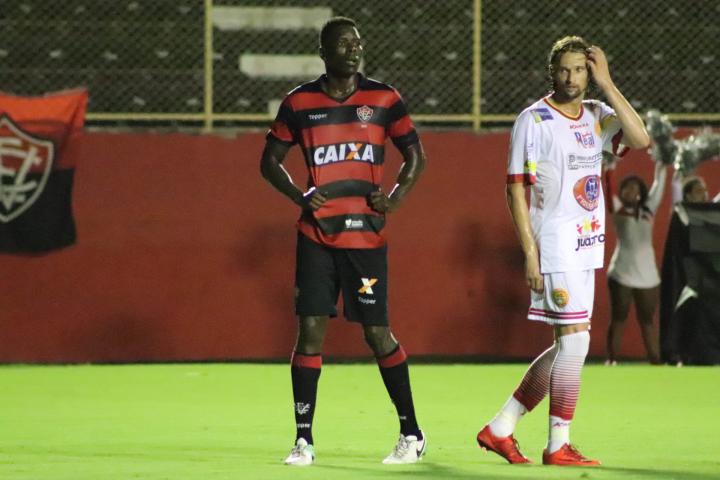 Na raça, o Vitória evitou o pior e buscou o empate nos minutos finais 
