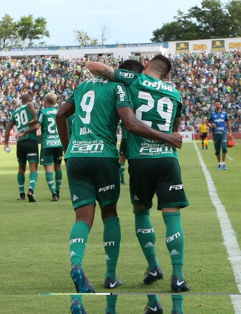 Borja é abraçado por Willian: Colombiano recebe apoio no Palmeiras