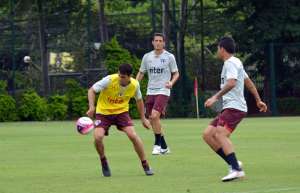 Anderson Martins faz dupla de zaga com Rodrigo Caio em treino do São Paulo