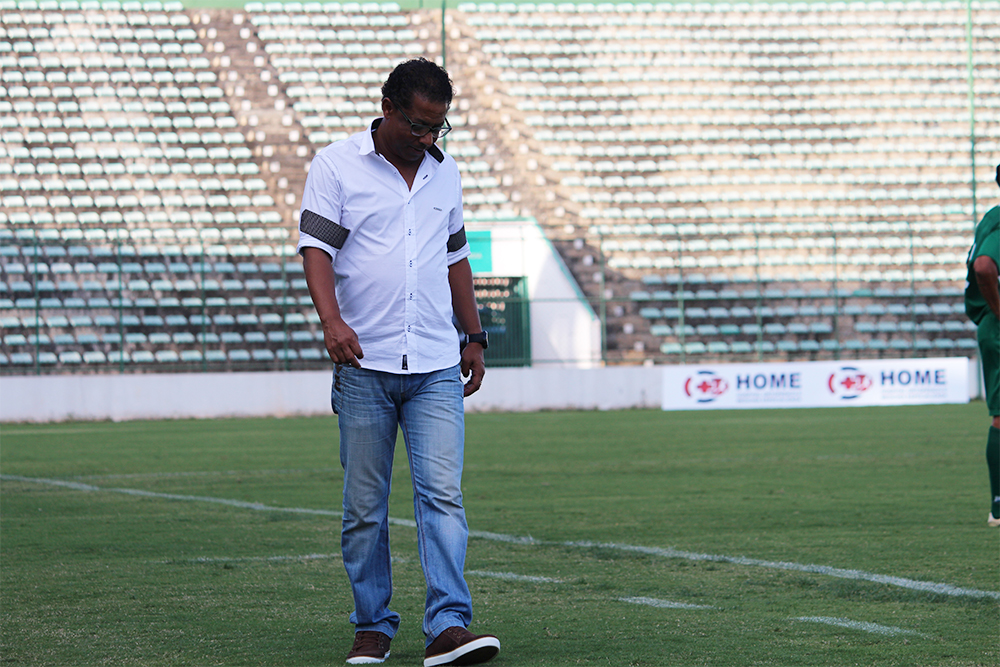 Candangão: Ex-meia de Botafogo e Vasco deixa o comando do Gama