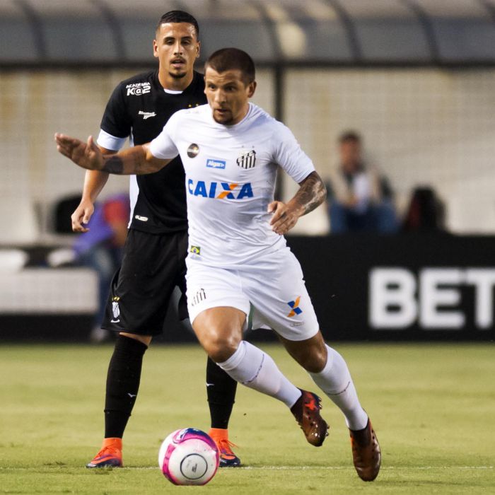 Após derrota, jogadores do Santos reclamam da arbitragem contra o Bragantino