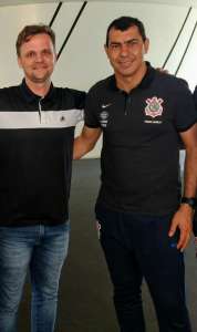 Após estágio com Carille, Plínio Godoy aparece como técnico promissor na carreira