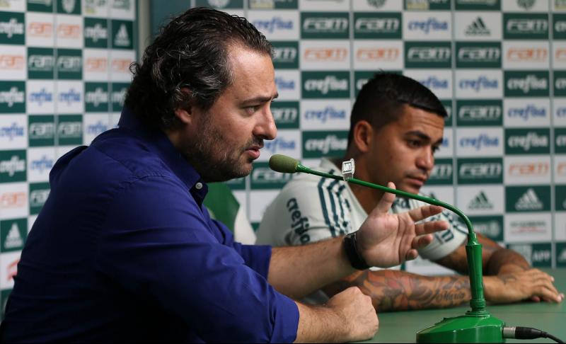 Alexandre Mattos elogiou a postura do atacante Dudu (Foto: César Greco / Palmeiras)