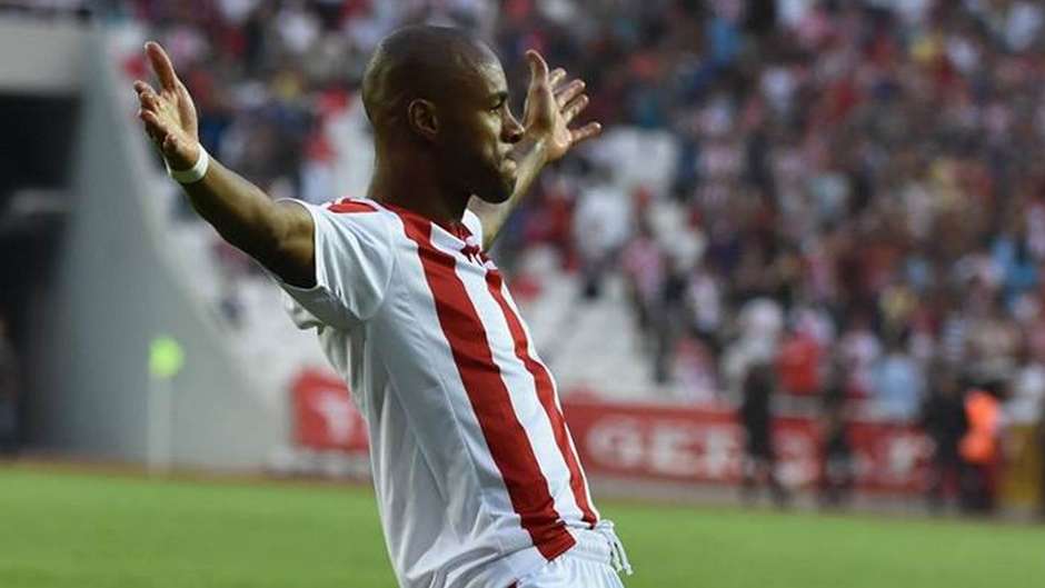 Brasileiro ex-Sivasspor aconselha Robinho em novo clube: “Tem que partir pra cima”