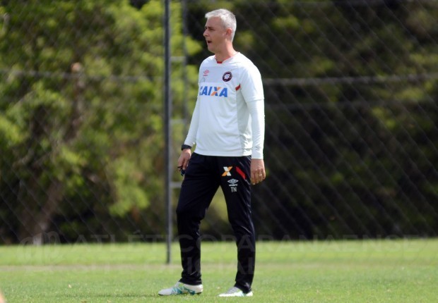 Tiago Nunes projeta Paraná aguerrido (Foto: Fabio Wosniak / Atlético-PR)