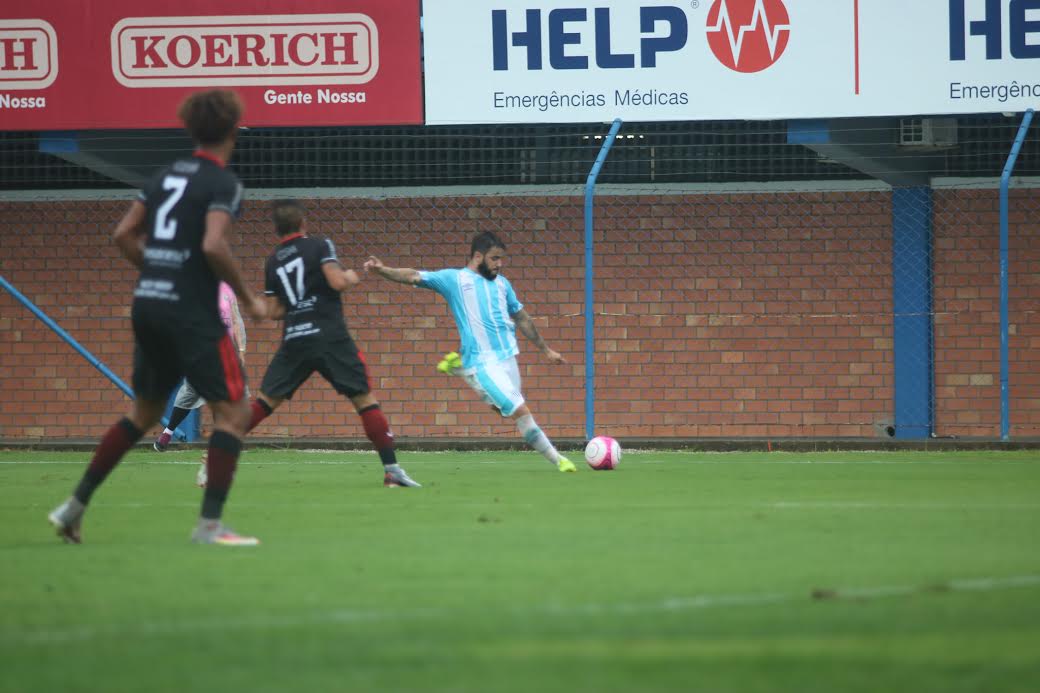 ​Catarinense: João Paulo quer Avaí ligado para embalar de vez na temporada