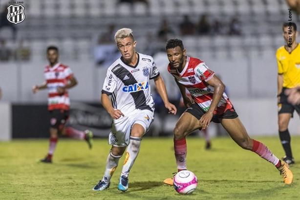 Felipe Saraiva é uma das opções de velocidade para a Macaca vencer o Peixe no Majestoso. Foto: Paulo Leoni