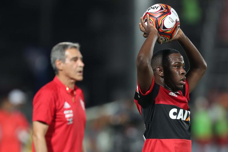 Carioca: Carpegiani minimiza ausência de reforços e valoriza garotos do Flamengo