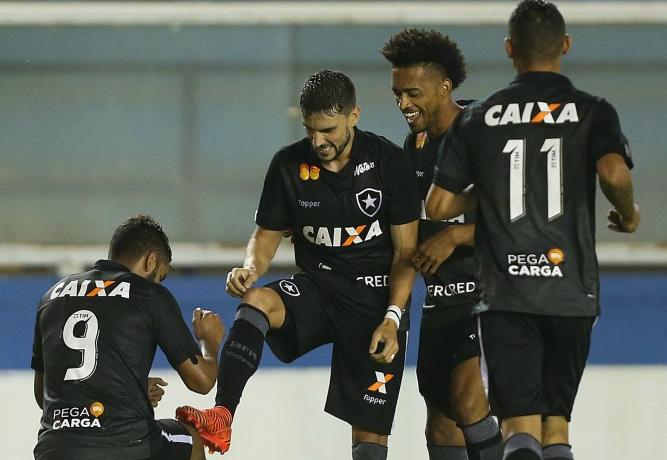 Pimpão estava sendo vaiado e foi fundamental na vitória. Cruzou para gol da vitória de Brenner