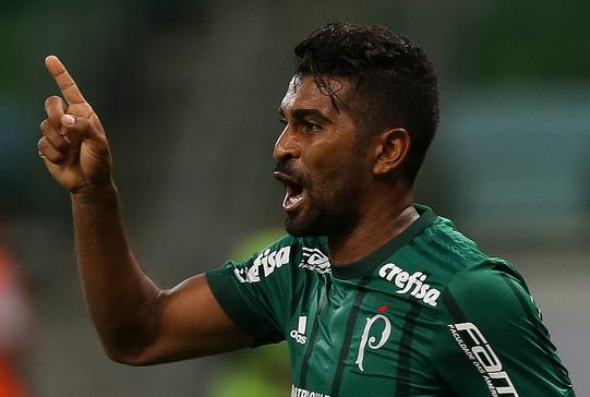 Thiago Martins fez os dois gols do verdão