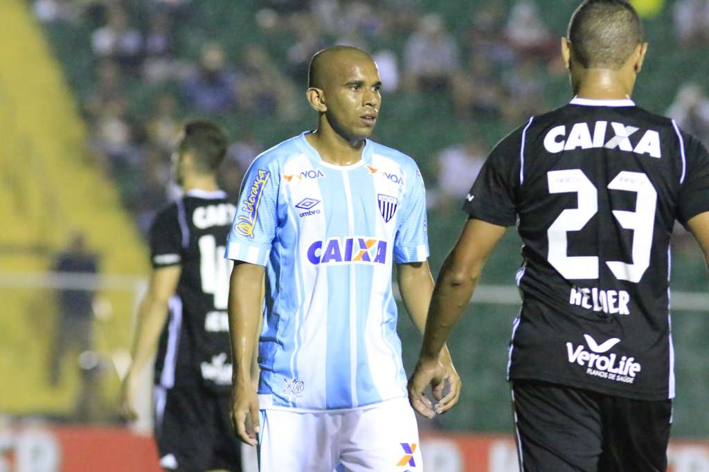 Com mais de 80 jogos pelo Avaí, Judson comemora a marca e projeta mais um clássico contra o Figueirense