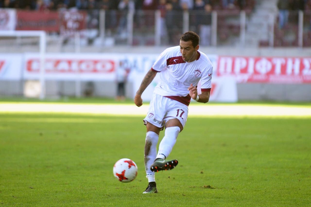 ​Wallace foca em vaga do AE Larissa nas semifinais da Copa da Grécia