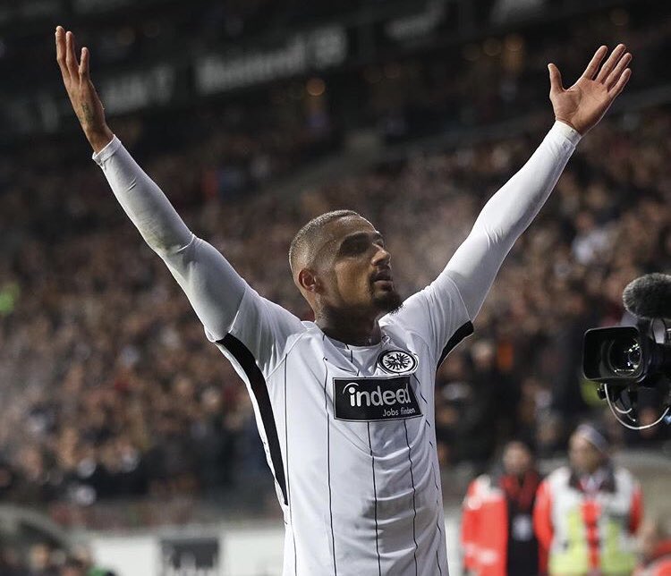 ALEMÃO: Eintracht Frankfurt vence Borussia Mönchengladbach e sobe para 2º