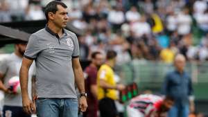 Carille explica que questão física pesou para escalação de Kazim no clássico