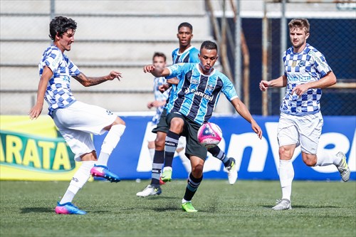 O Grêmio perdeu para o São José e segue em situação delicada no Campeonato Gaúcho