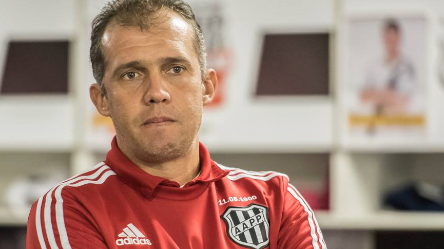 Eduardo Baptista tem desafio no comando da Ponte Preta. (Foto: PontePress)