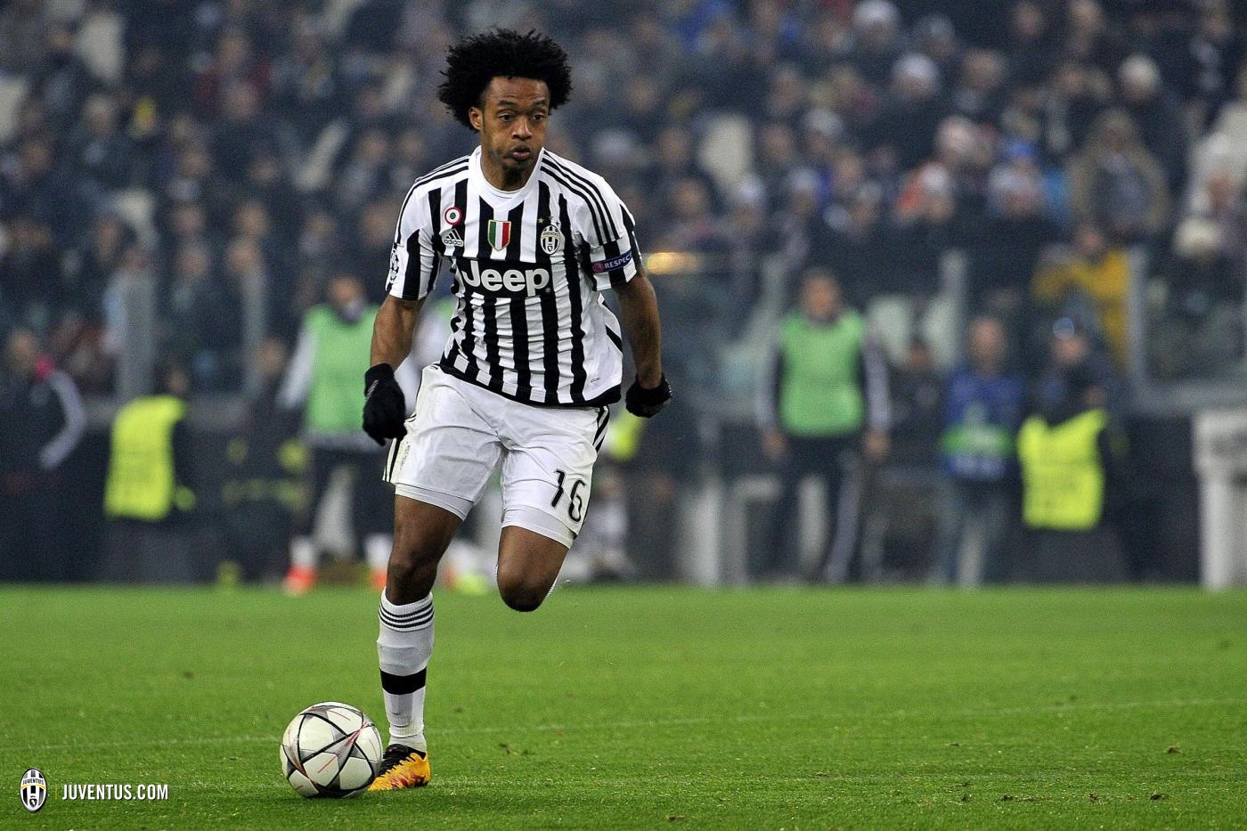 Italiano: Cuadrado passa por cirurgia no púbis e desfalca a Juventus por mais um mês