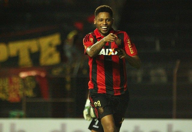 Sem camisa 9, Grêmio faz nova consulta por atacante do Sport