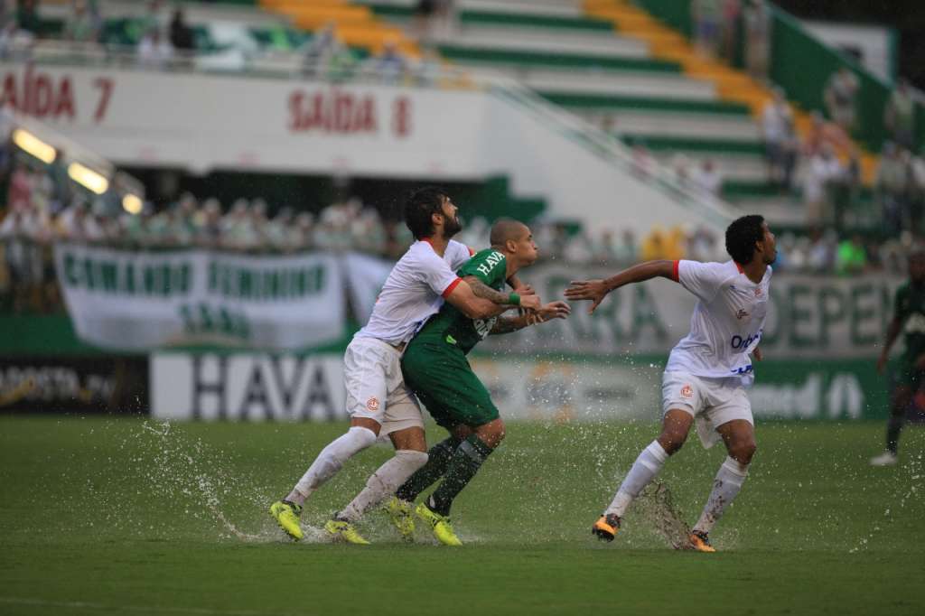 Figueirense e Chapecoense seguem na luta pela liderança do Catarinense